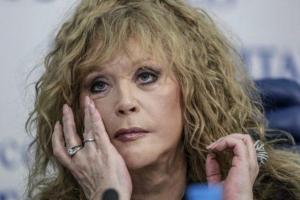 Алла Пугачева жива: певица появилась на публике постаревшей и располневшей