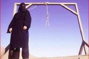 "Практикуются на будущее": В Омске россиянам на Дне города дали примерить виселицу