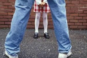 На Киевщине 8-летняя девочка стала жертвой педофила - случайного знакомого матери 