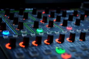 Как выбрать микшерный пульт для DJ