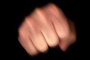 Видео стало "вирусным": в Италии женщина избила мужа за подкат к полуголой девушке