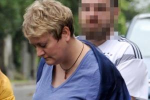 В Шотландии школьница застала пьяную учительницу музыки в постели с 17-летней одноклассницей 