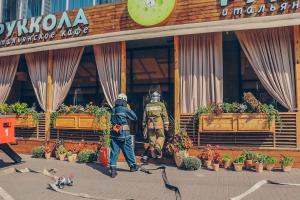 В центре Киева загорелся ресторан, в котором находились люди