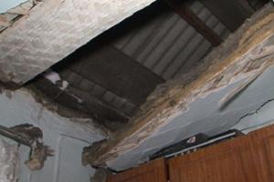 В России на 5-летнюю девочку обрушился потолок: ребенок умер в больнице