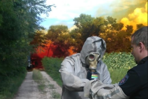 Под Днепром произошла утечка азотной кислоты: в воздух поднялось ядовитое оранжевое облако