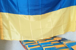 Жителям Лисичанска подарят флаги Украины