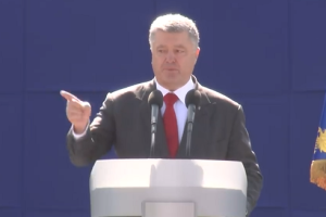 "Пусть услышат в Константинополе, Москве и Ватикане": Порошенко на параде сделал заявление об автокефалии