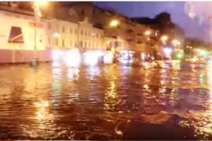 "Армагеддон" в Киеве: столицу затопило из-за сильного ливня - кадры
