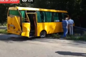 В Киеве грузовик протаранил маршрутку, пострадали пассажиры