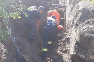 В Борисполе людей заживо засыпало землей, один человек погиб