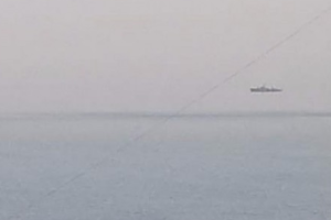 В Крыму сфотографировали "призрачный" корабль, который "парил" над морем