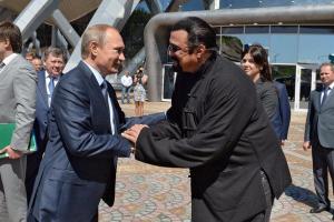 Начал работать на Путина: над новой должностью Сигала смеются в сети 