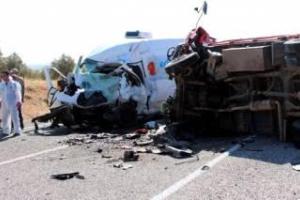 Страшное ДТП в Турции: 8 погибших и 18 пострадавших в результате столкновения трактора и микроавтобуса