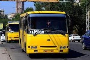 В Донецке водителей маршруток заставили "крутить" Кобзона