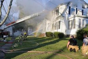 В США взорвались более 35 домов, начались пожары