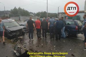 Под Киевом произошло смертельное ДТП: один человек погиб, еще один госпитализирован