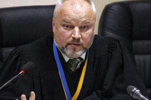 В Киеве металлической палкой избили судью, который ведет дела о расстрелах Майдана: преступник задержан