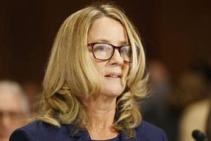 "Идеальный свидетель": Сенаторы США слушают показания женщины, которая обвиняет судью в попытке изнасилования