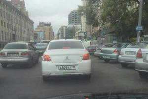 "Бессмертный пони": Киевляне начали охоту на автомобиль с номерами "ДНР"