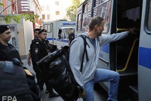 "Это экзотическая статья", - соратник Навального о повторном аресте оппозиционера 