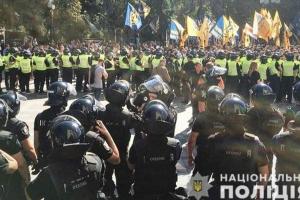 Столкновение Нацкорпуса с полицейскими под ВРУ: пострадали 4 человека