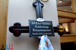В Донецке хоронят Захарченко: на церемонию приехал раненый "Ташкент" - фото