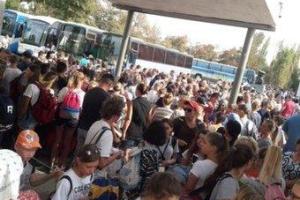 Кислотный Армянск: В отравленный город возвращают детей
