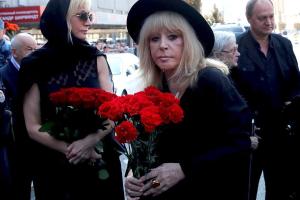 Пугачева с семьей приехала на похороны Кобзона