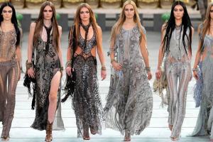 В Милане дизайнер выпустил на подиум моделей с тройной грудью: кадры