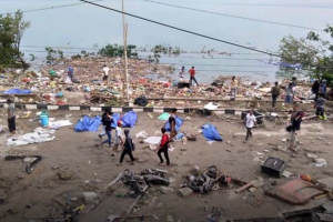 Мощное землетрясение и цунами накрыли Индонезию