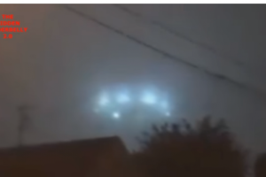 В Калифорнии местные жители на видео сняли НЛО: кадры