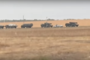 Российская армия выстроила "Ураганы" на границе с ОРДЛО: боевую технику сняли на видео