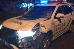 В Черновцах патрульный автомобиль сбил насмерть пешехода