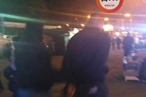 В Киеве полицейского-взяточника "взяли" с поличным