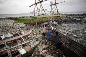 Филиппины атакует тайфун, эвакуированы тысячи жителей