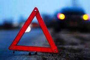 В Киеве мужчина бросился под колеса авто: кадры с места ЧП