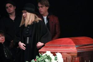 Пугачева поехала веселиться после похорон Карцева: фотофакт