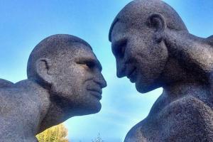 В Житомирской области появилась скульптура обнаженных братьев Кличко