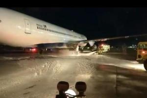 В аэропорту Нью-Йорка загорелся пассажирский самолет