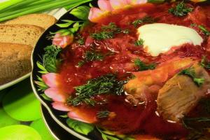 Цены "кусаются": украинский борщ с мясом стал деликатесом 