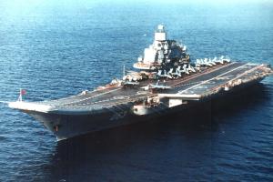 В России при ремонте авианосца "Адмирал Кузнецов" затонул док, есть пострадавшие