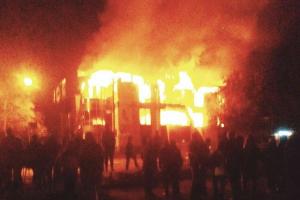 "У нас было свое Кемерово, власти молчат": В "ЛНР" сгорел крупный торговый центр