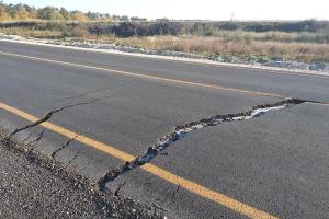 "НАТО не пройдет": В Крыму новая дорога треснула пополам
