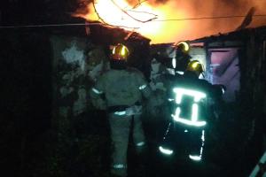 В Лисичанске масштабный пожар уничтожил дом, погибли 2 человека