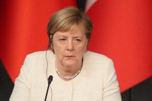 "Не спешите ее хоронить": Пономарь прокомментировал отставку Меркель с поста главы ХДС