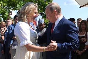 "Подружка" Путина Кнайсль признала хозяина Кремля диктатором