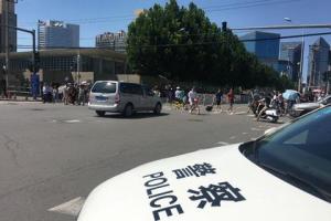 Вооруженный китаец на авто въехал в толпу людей: есть погибшие и раненые