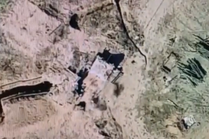 "Небесная канцелярия" послала боевикам фугас под дверь: волонтер обнародовал видео