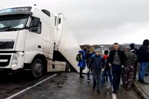 В российском Приморье рухнул мост с автомобилями, есть жертвы