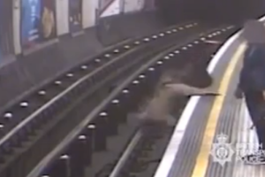 В Лондоне неизвестный толкнул под поезд 91-летнего экс-главу Евротоннеля